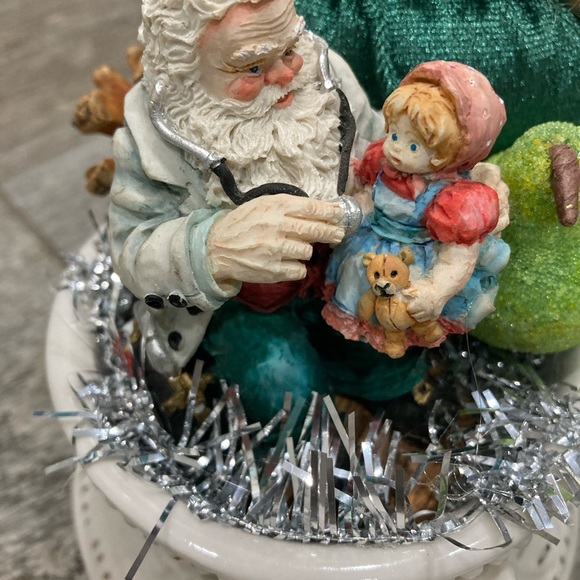 Santa and girl Christmas assemblage - Picture 5 of 13